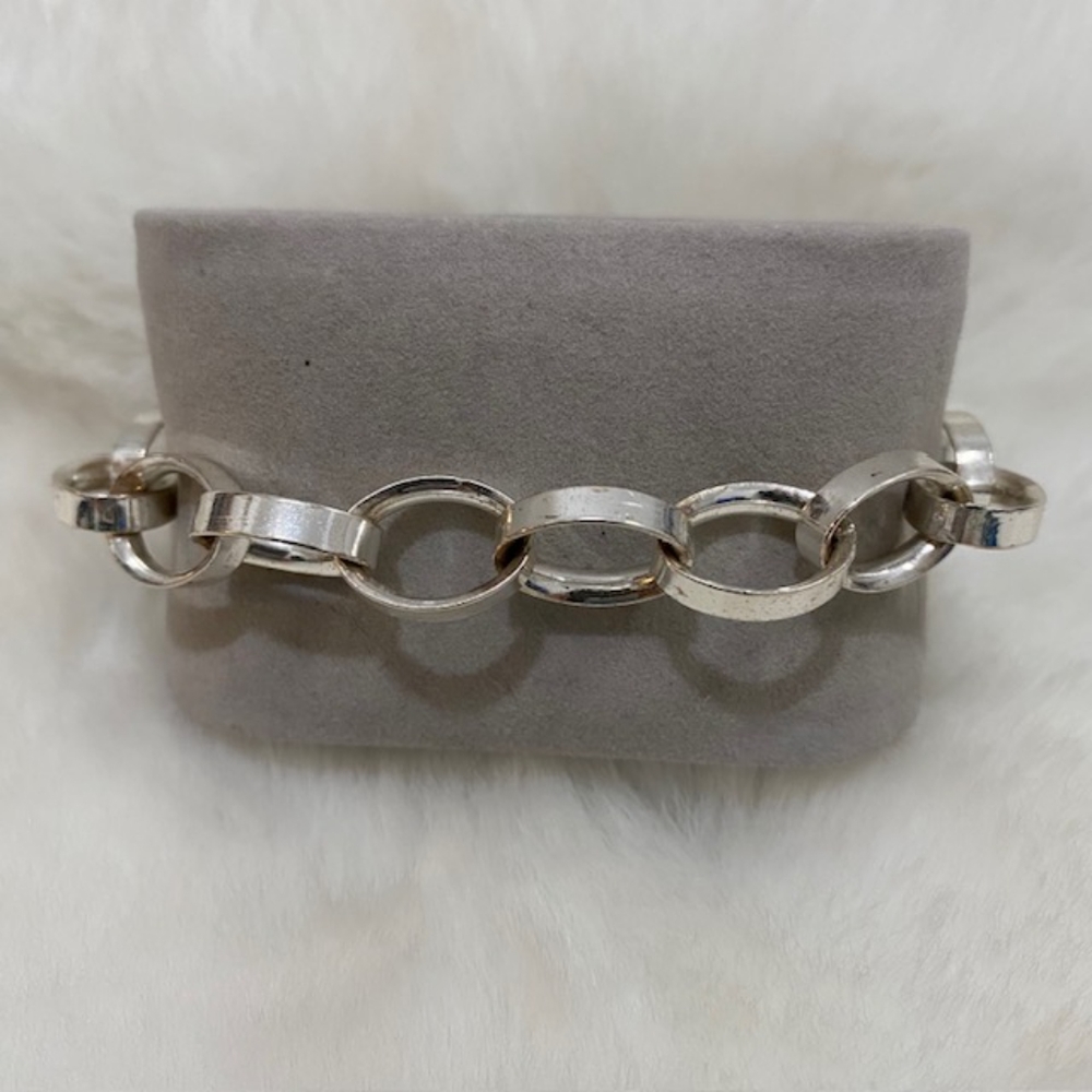 Beautiful Oval Links Bracelet 8 inches